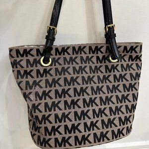 Michael Kors Jet Set Canvas Tote
